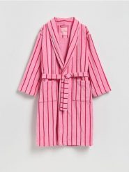 Szlafrok z paskiem - intensywny róż. Czerwone szlafroki damskie Reserved, l, bez wzorów, z bawełny, bez ramiączek, bez kaptura. Za 159.99 zł.