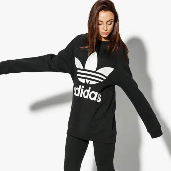 Adidas Bluza Oversized Sweat Adicolor , czarny, rozmiar L. Czarne bluzy damskie Adidas, l, z aplikacjami, z dresówki, klasyczne, bez ramiączek, bez kaptura. W wyprzedaży za 279.99 zł.