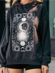 Bluza z kapturem z efektem sprania - szary. Szare bluzy damskie Sinsay, l, bez wzorów, bez ramiączek, z kapturem. W wyprzedaży za 39.99 zł.