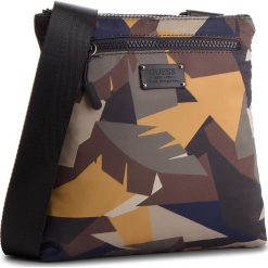 Saszetka GUESS - HM6580 POL91 BML. Czarne saszetki i nerki męskie Guess, bez wzorów, z materiału. W wyprzedaży za 169.00 zł.