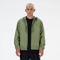 Kurtka męska New Balance MJ41504DEK – zielona. Zielone kurtki męskie New Balance, m, z aplikacjami, z materiału, klasyczne, bez kaptura. Za 199.99 zł.