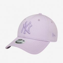 Czapka z daszkiem do baseballa New Era New York Yankees. Czapki damskie New Era, bez wzorów, z bawełny, sportowe. W wyprzedaży za 99.99 zł.