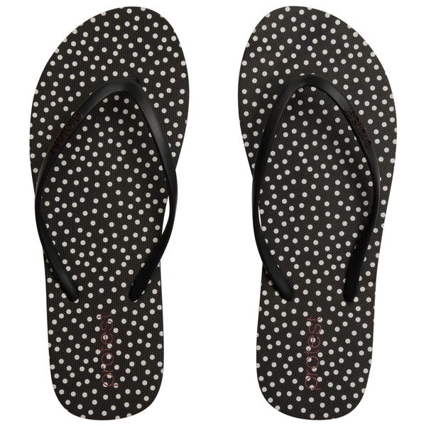 Klapki damskie Protest PRTLILY slaps. Czarne klapki damskie Protest, bez wzorów, bez obcasa, bez zapięcia. W wyprzedaży za 49.90 zł.