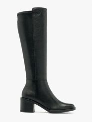 Czarne kozaki damskie. Czarne kozaki damskie Ryłko, bez wzorów, ze skóry, z okrągłym noskiem, bez obcasa, na obcasie, bez zapięcia. Za 579.99 zł.