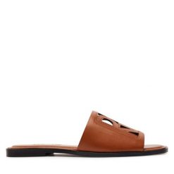 Klapki DKNY. Brązowe klapki damskie DKNY, bez wzorów, bez obcasa, bez zapięcia. Za 539.99 zł.
