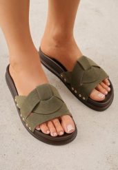 Zielone Klapki z Przekładanymi Paskami i Ozdobnymi Nitami Talysha. Zielone klapki damskie Renee, na lato, bez wzorów, z koronki, eleganckie, bez obcasa, na płaskiej podeszwie, bez zapięcia. Za 79.99 zł.