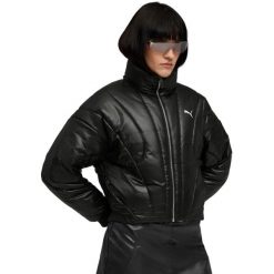 Kurtka Puma Dare To Puffer Jacket, Kobiety. Czarne kurtki sportowe damskie Puma, bez wzorów, z poliesteru, bez ramiączek, bez kaptura, trekkingowe. Za 790.00 zł.
