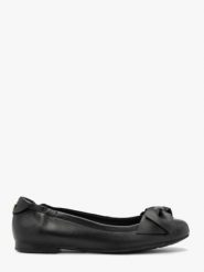 Czarne baleriny z kokardą i marszczeniem. Czarne balerinki damskie Ryłko, bez wzorów, ze skóry, eleganckie, bez obcasa, bez zapięcia. Za 349.99 zł.