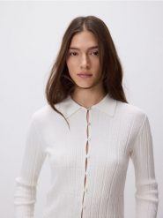 Kardigan z kołnierzykiem - złamana biel. Kardigany damskie Reserved, l, bez wzorów, z dzianiny, bez kołnierzyka. Za 129.99 zł.