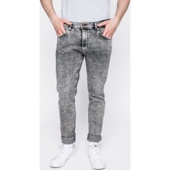Wrangler - Jeansy Larston Snow Flake. Szare jeansy męskie Wrangler, z bawełny. W wyprzedaży za 159.90 zł.
