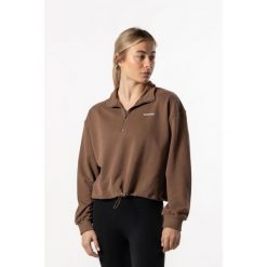 Damska krótka bluza z krótkim zamkiem i opuszczonym ramieniem – brązowy. Brązowe bluzy damskie AESTHETIC WOLF, l, bez wzorów, z bawełny, bez ramiączek, bez kaptura. Za 259.99 zł.