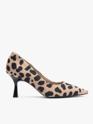 Beżowo-czarne czółenka w cętki ocelota. Brązowe czółenka damskie Ryłko, bez wzorów, z gumy, eleganckie, bez obcasa, na szpilce, bez zapięcia. Za 329.99 zł.