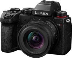 Aparat Panasonic Lumix S5D + S 18-40mm f/4.5-6.3 (DC-S5DNE-K). Aparaty bezlusterkowce PANASONIC. Za 4,234.00 zł.