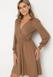Brązowa Rozkloszowana Sukienka z Wiskozą Selithiel. Brązowe sukienki damskie Born2be, na co dzień, l, bez wzorów, z wiskozy, eleganckie, bez kołnierzyka, bez ramiączek, mini, kopertowe. Za 129.99 zł.