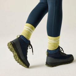 Buty trekkingowe z nadrukiem dla kobiet Regatta Orla Kiely. Niebieskie obuwie trekkingowe damskie Regatta, bez zapięcia. Za 402.00 zł.