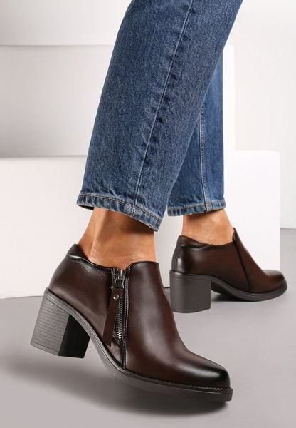 Ciemnobrązowe Półbuty na Obcasie z Krótkim Suwakiem Proctana. Brązowe półbuty damskie Renee, bez wzorów, eleganckie, bez obcasa, na obcasie, bez zapięcia. Za 139.99 zł.