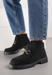 Czarne Botki w Stylu Mokasynów z Elegancką Aplikacją Elinney. Czarne botki damskie Born2be, z aplikacjami, z jeansu, eleganckie, bez obcasa, na płaskiej podeszwie, bez zapięcia. Za 129.99 zł.