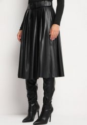Czarna Rozkloszowana Spódnica Preppy Plisowana z Wysokim Stanem z Ekoskóry z Paskiem Irivale. Czarne spódnice damskie Born2be, na co dzień, l, bez wzorów, eleganckie, z podwyższonym stanem, midi, dopasowane. Za 159.99 zł.