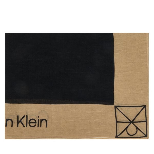 Szal Calvin Klein. Czarne szaliki damskie Calvin Klein, bez wzorów. Za 246.99 zł.