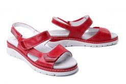 SUAVE 710011-04 ruby, sandały damskie. Czerwone sandały damskie Suave, bez wzorów, bez obcasa, bez zapięcia. Za 374.90 zł.