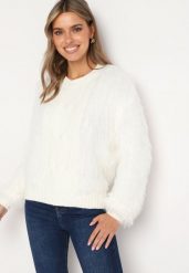Biały Sweter z Długim Włosiem i Dodatkiem Wełny Merithina. Białe swetry nierozpinane damskie Born2be, uniwersalny, bez wzorów, z dzianiny, eleganckie, bez kołnierzyka, bez ramiączek. Za 69.99 zł.