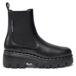 Sztyblety KARL LAGERFELD. Czarne botki damskie KARL LAGERFELD, bez wzorów, bez obcasa, na płaskiej podeszwie, bez zapięcia. Za 879.99 zł.