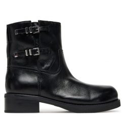 Botki MICHAEL Michael Kors. Czarne botki damskie MICHAEL Michael Kors, bez wzorów, bez obcasa, na płaskiej podeszwie, bez zapięcia. Za 959.99 zł.