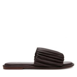 Klapki Bronx. Brązowe klapki damskie Bronx, bez wzorów, bez obcasa, bez zapięcia. Za 239.99 zł.