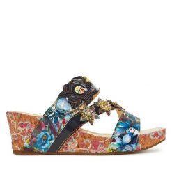 Klapki Laura Vita. Klapki damskie Laura Vita, bez wzorów, bez obcasa, bez zapięcia. Za 289.99 zł.