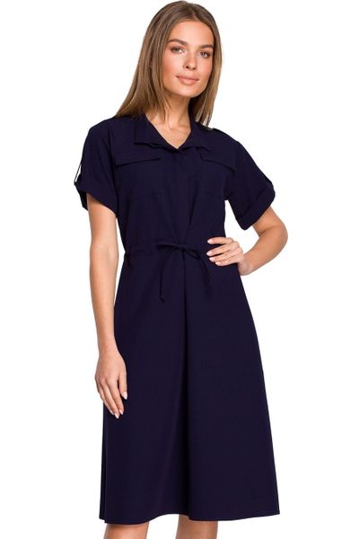 Sukienka koszulowa trapezowa granatowa szmizjerka z wiązaniem. Sukienki damskie Sukienki.shop, do pracy, xxl, bez wzorów, biznesowe, bez kołnierzyka, bez ramiączek, koszulowe. Za 189.00 zł.