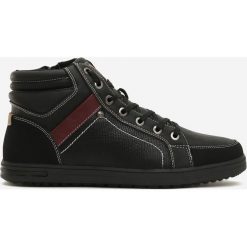 Czarne Botki Torrington. Czarne botki męskie Born2be, bez wzorów, sportowe, z okrągłym noskiem, za kostkę, bez obcasa, bez zapięcia. Za 159.99 zł.