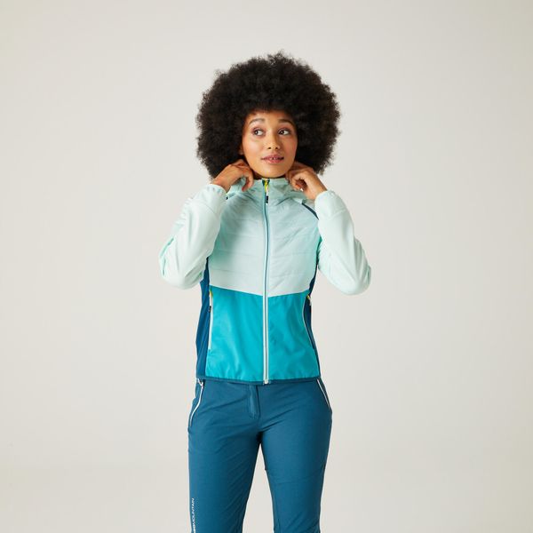 Damska kurtka hybrydowa Steren II. Niebieskie kurtki sportowe damskie Regatta, l, bez wzorów, z softshellu, bez ramiączek, bez kaptura, trekkingowe. Za 139.99 zł.