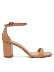Stuart Weitzman Sandały Nudist Block 75 SJ983 Beżowy. Brązowe sandały damskie Stuart Weitzman, bez wzorów, z lakierowanej skóry, bez obcasa, na słupku, bez zapięcia. Za 1,229.00 zł.