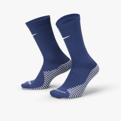 Skarpety Piłkarskie Unisex Dla Dorosłych Strike DriFIT. Białe skarpety męskie Nike, bez wzorów, z bawełny. Za 83.15 zł.
