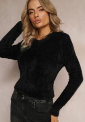 Czarny Sweter z Puchatej Dzianiny z Trójkątnym Dekoltem Bouse. Czarne swetry nierozpinane damskie Renee, bez wzorów, z dzianiny, casualowe, bez kołnierzyka, bez ramiączek. Za 54.99 zł.