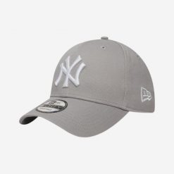 Czapka baseballówka z daszkiem New Era New York Yankees. Szare czapki damskie New Era, bez wzorów, z bawełny, sportowe. Za 119.99 zł.