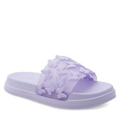 Klapki Bassano. Fioletowe klapki damskie Bassano, bez wzorów, bez obcasa, bez zapięcia. Za 49.99 zł.