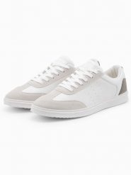 Casualowe męskie buty sneakersy OLDSCHOOL – białe V3. Białe buty sportowe męskie Ombre Clothing, bez wzorów, z gumy, bez zapięcia. W wyprzedaży za 79.99 zł.