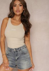 Niebieskie Bawełniane Szorty Denimowe High Waist Kaivima. Niebieskie szorty damskie Renee, bez wzorów, z bawełny, eleganckie, z podwyższonym stanem. Za 69.99 zł.