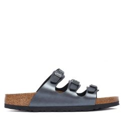Klapki Birkenstock. Czarne klapki damskie Birkenstock, bez wzorów, bez obcasa, bez zapięcia. Za 399.99 zł.