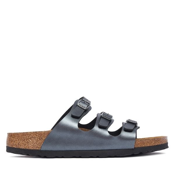 Klapki Birkenstock. Czarne klapki damskie Birkenstock, bez wzorów, bez obcasa, bez zapięcia. Za 399.99 zł.