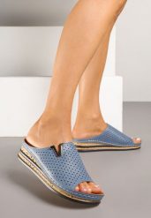 Niebieskie Ażurowe Klapki na Koturnie Vices Linastra. Niebieskie klapki damskie Born2be, na lato, w ażurowe wzory, eleganckie, bez obcasa, na koturnie, bez zapięcia. Za 89.99 zł.