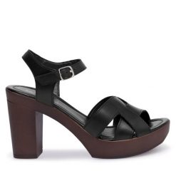 Sandały Lasocki. Czarne sandały damskie Lasocki, bez wzorów, bez obcasa, na koturnie, bez zapięcia. Za 179.99 zł.