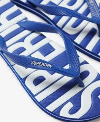 Superdry Vintage Flip Flops REGAL BLUE – męskie klapki japonki. Niebieskie klapki męskie Superdry, bez wzorów, z gumy, bez zapięcia. Za 144.65 zł.