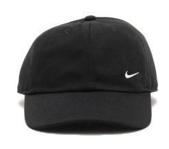 Czapka z daszkiem Nike Club Cap. Czarne czapki damskie Nike, bez wzorów, z materiału. Za 115.99 zł.