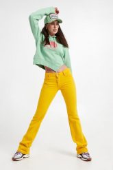 Jeansy damskie Flare DSQUARED2. Jeansy damskie Dsquared2, bez wzorów, z jeansu. W wyprzedaży za 1,305.85 zł.
