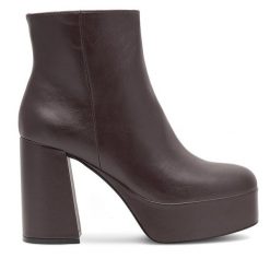 Botki Jenny Fairy. Brązowe botki damskie Jenny Fairy, bez wzorów, bez obcasa, na słupku, bez zapięcia. Za 139.99 zł.