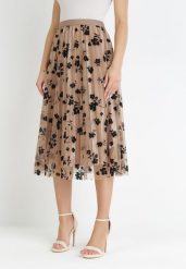 Ciemnobeżowa Tiulowa Spódnica z Welurowym Wzorem w Kwiaty i Gumką w Pasie Iyosi. Brązowe spódnice damskie Born2be, bez wzorów, z tiulu, midi. Za 64.99 zł.