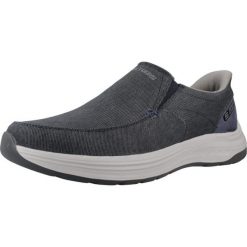 Buty SKECHERS SLIP-INS DECKLAN GULLIVER Niebieski. Niebieskie buty zimowe męskie Skechers, bez wzorów, z tkaniny, bez obcasa, bez zapięcia. Za 367.99 zł.