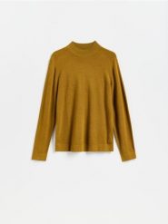 Gładki sweter z półgolfem - musztardowy. Swetry męskie Reserved, l, bez wzorów, z dzianiny, bez kołnierzyka, bez ramiączek. Za 129.99 zł.